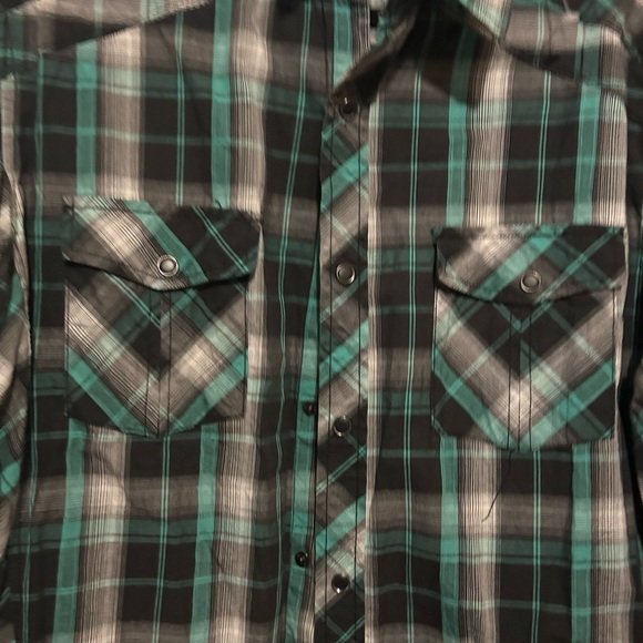 GUC Helix plaid button down flannel - Picture 3 of 4
